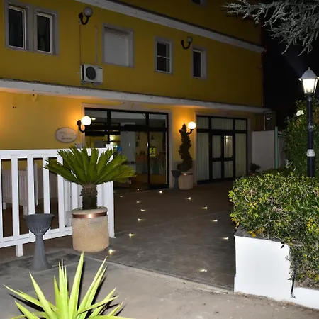 Hotel Garden-3